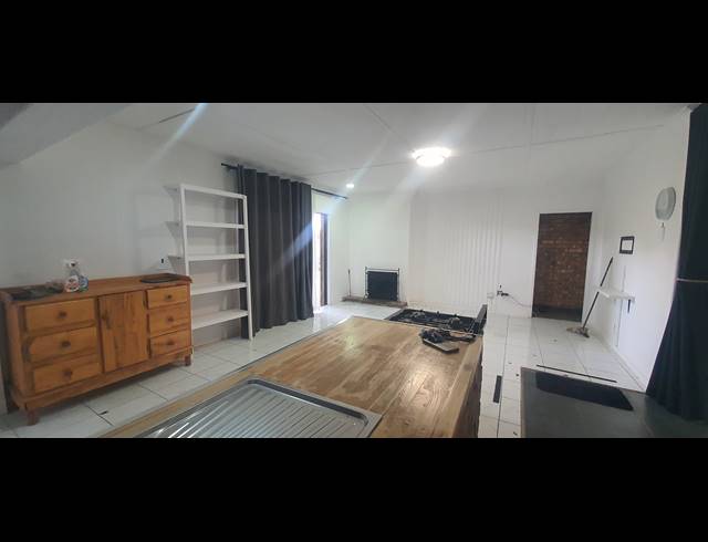 1 BEDROOM FLAT TO LET IN HEIDELBERG CENTRAL